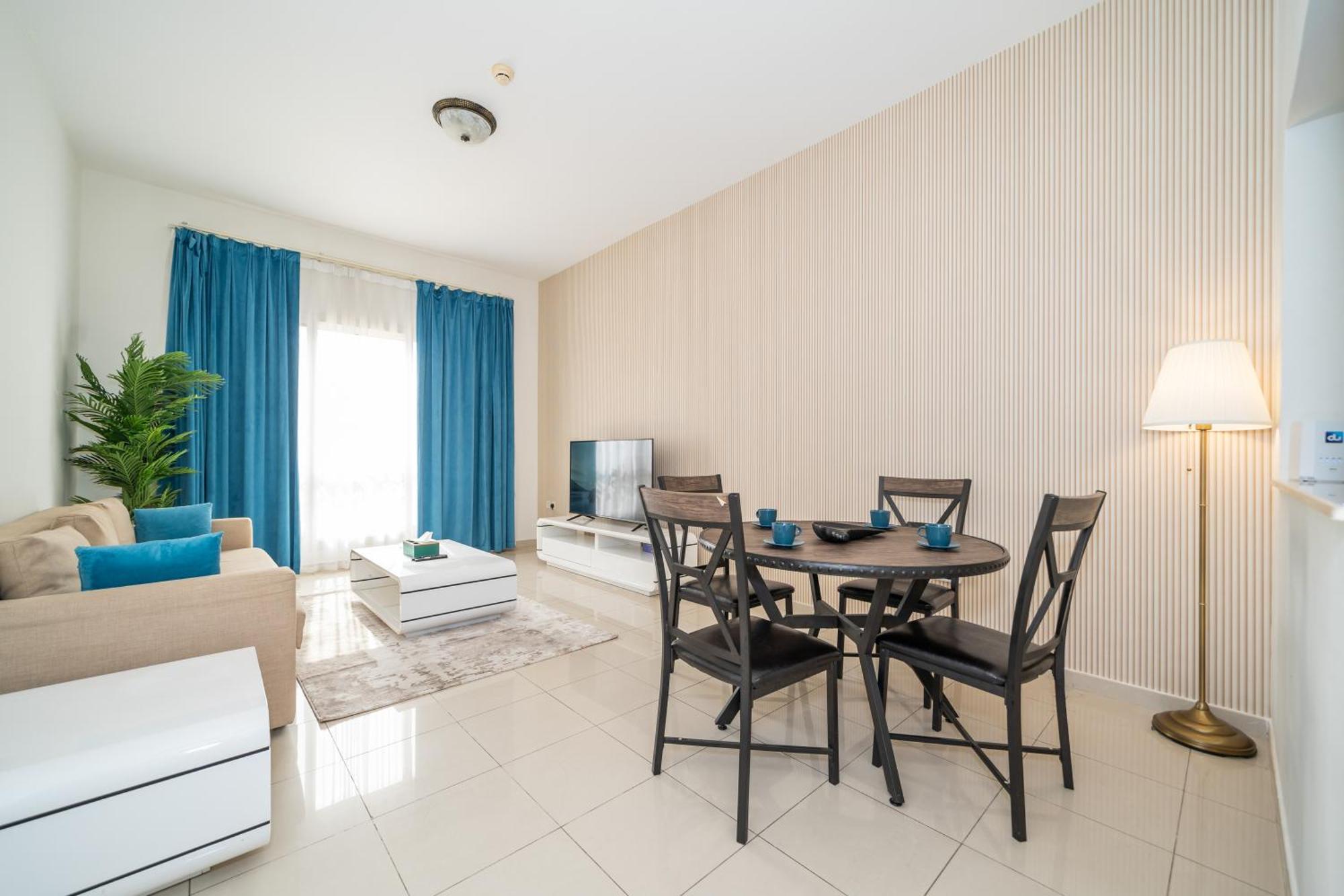 Live So Close To - Al Marjan Island